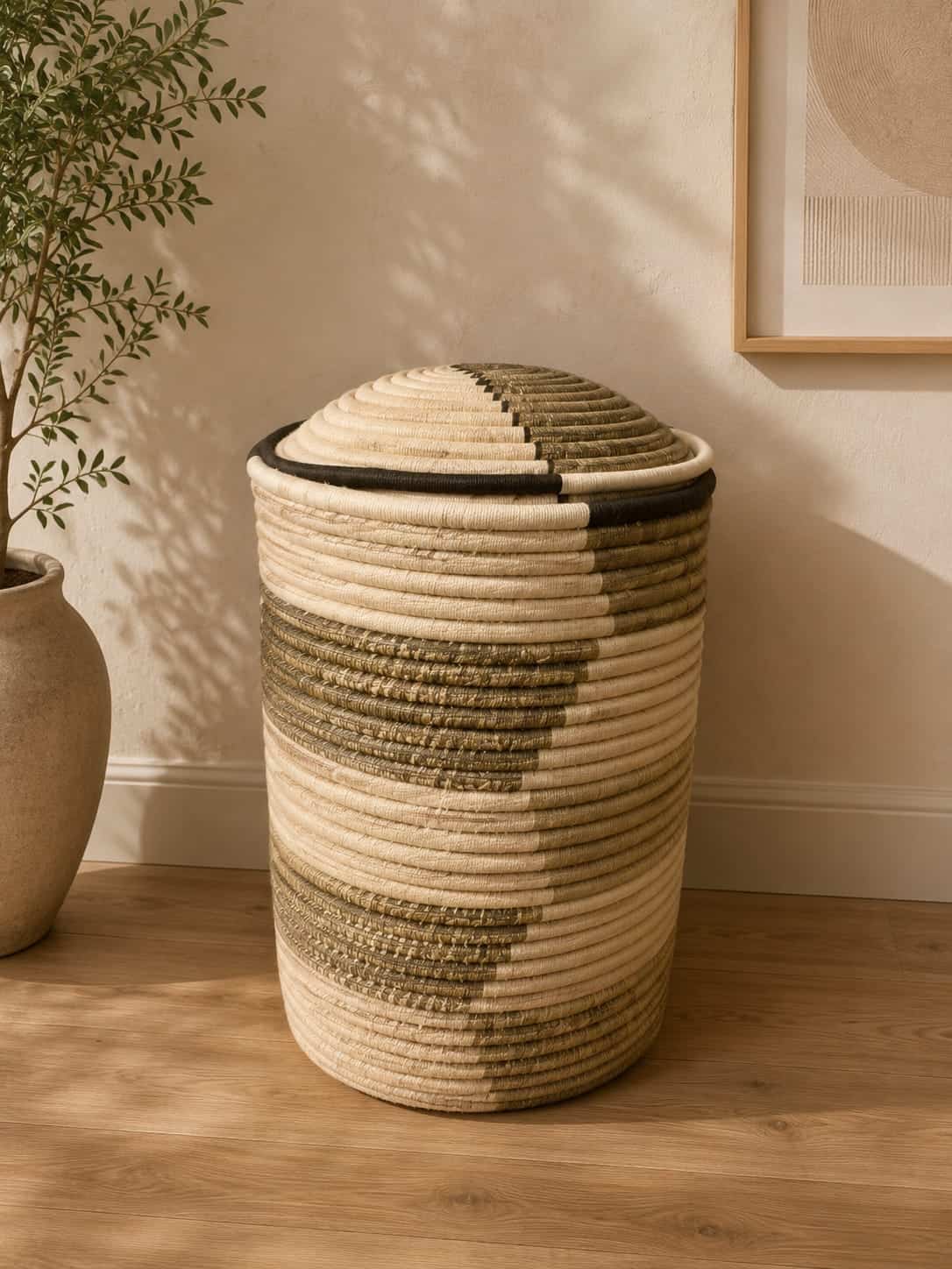 Grand panier à linges artisanal en crin vegetal pour chambre ZMN HOME